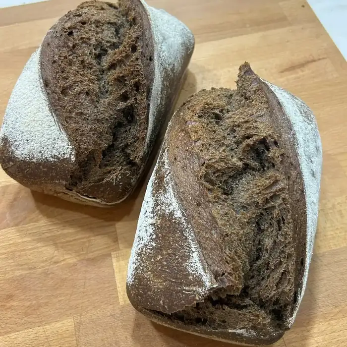 Pão de centeio e malte da A Padaria da Tina na Amadora